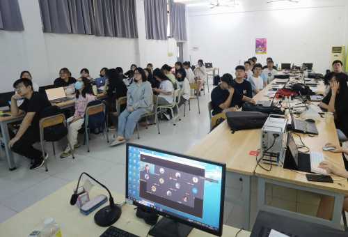 学生认真听实况8对战平台-1.jpg