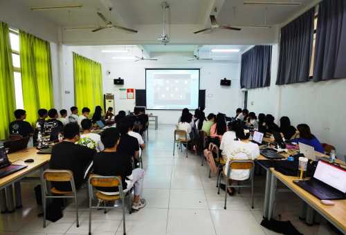 学生认真听实况8对战平台1-1.jpg